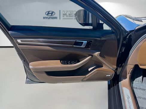 Used 2020 Porsche Panamera 4 image 17