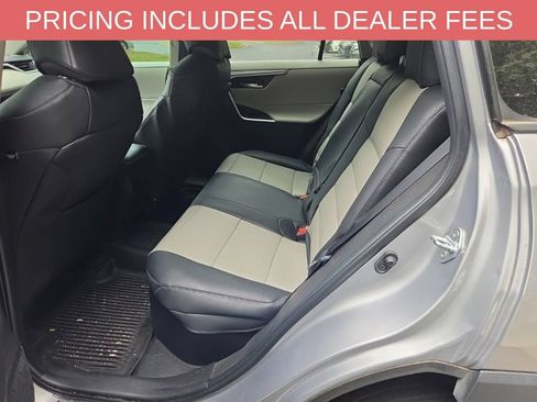 Used 2022 Toyota RAV4 XLE AWD/4WD image 10