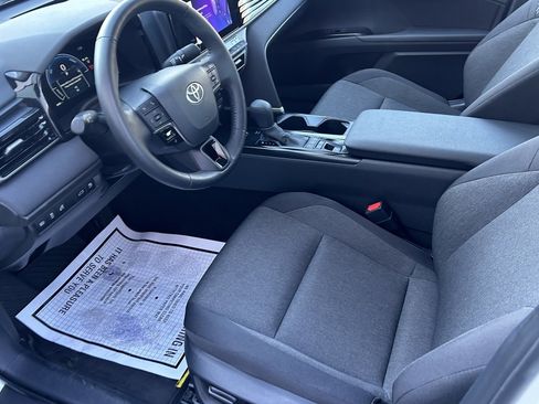 Used 2025 Toyota Camry LE image 9