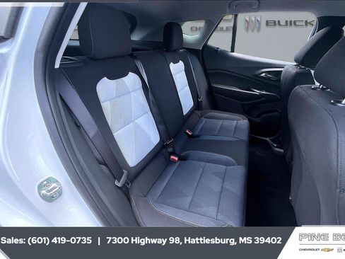 Used 2026 Chevrolet Trax LS w/ LS Convenience Package FWD image 20