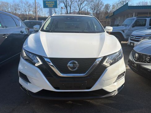 Used 2020 Nissan Rogue Sport SV w/ Technology Package image 2