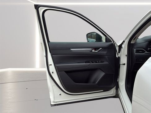 Used 2018 MAZDA CX-5 Touring image 11