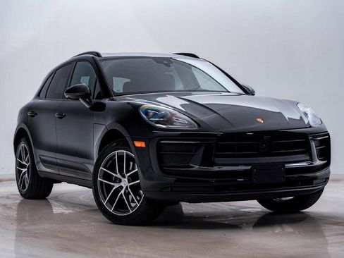 Certified 2025 Porsche Macan image 8