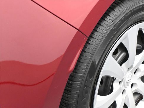 Used 2022 Toyota Corolla LE image 8