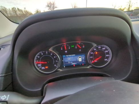 Used 2023 GMC Terrain SLE w/ Driver Convenience Package image 16