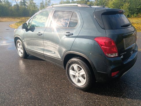 Used 2022 Chevrolet Trax LT w/ LT Convenience Package image 7