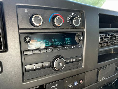 Used 2020 Chevrolet Express 3500 w/ Power Convenience Package RWD image 15