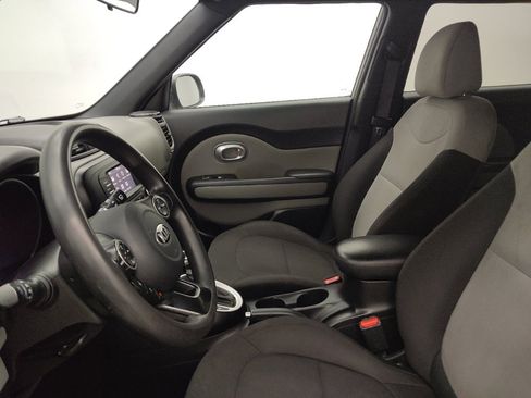 Used 2019 Kia Soul FWD image 17