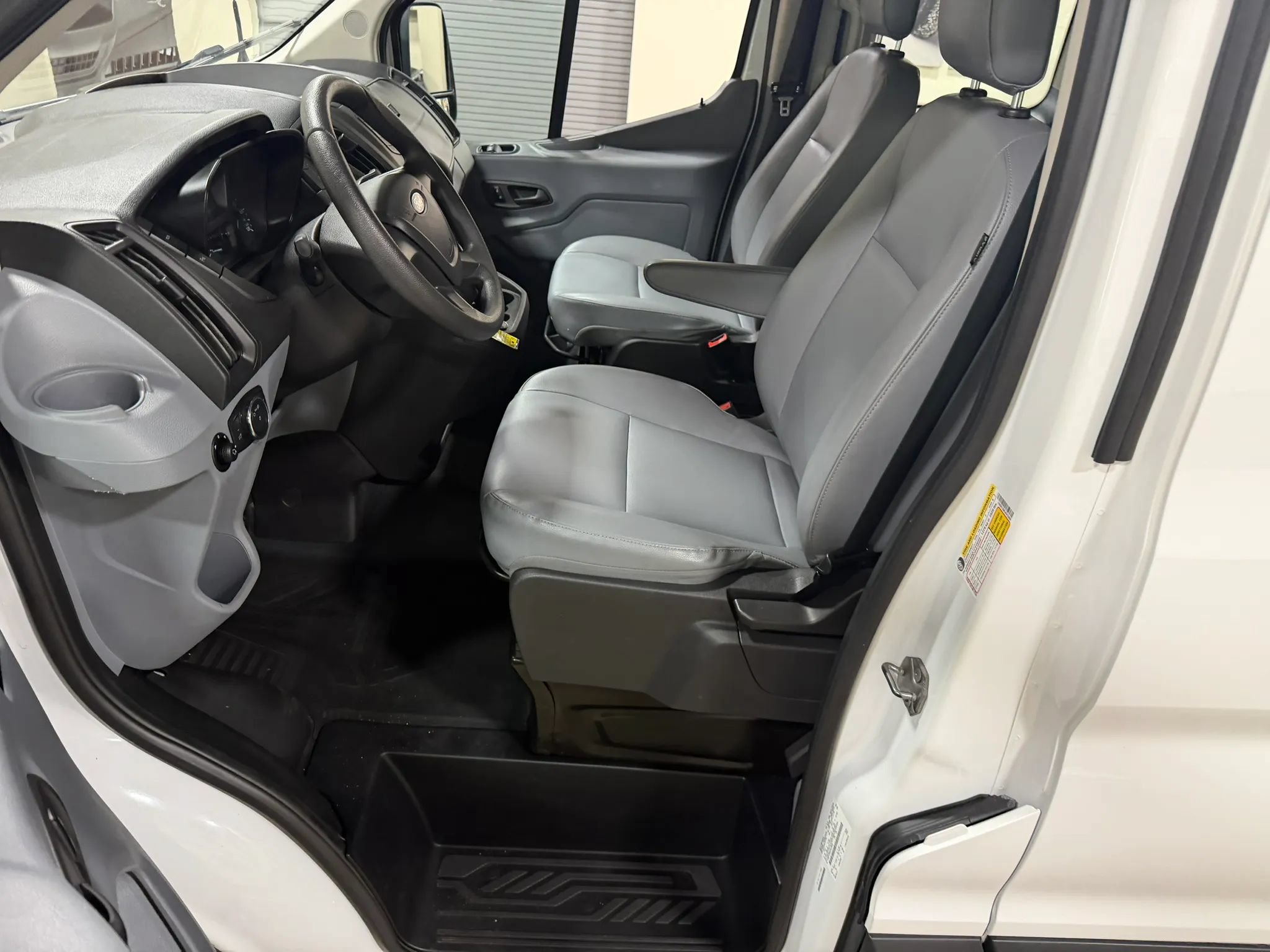 Used 2018 Ford Transit 150 XL RWD image 35