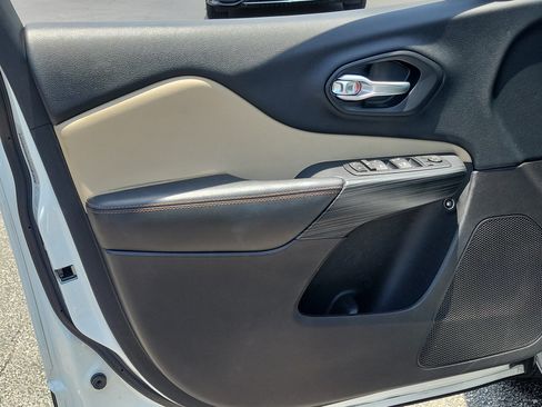 Used 2016 Jeep Cherokee Limited FWD image 22