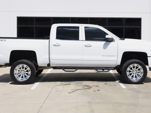 Used 2018 Chevrolet Silverado 1500 LT w/ All Star Edition image 19