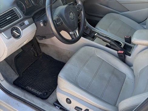 Used 2014 Volkswagen Passat TDI SE image 5