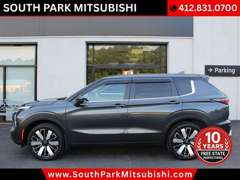 Used 2025 Mitsubishi Outlander SE AWD/4WD image 1