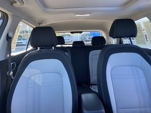 Used 2025 Hyundai Venue SEL FWD image 19