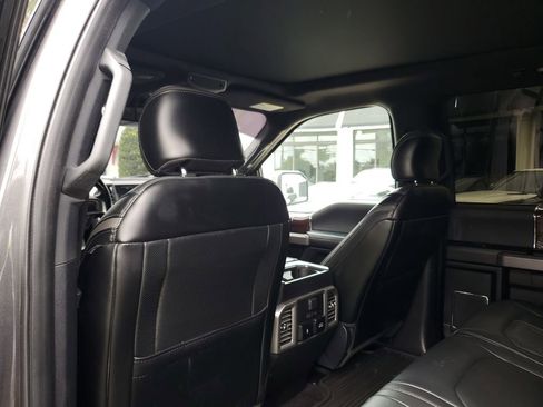 Used 2017 Ford F150 Platinum w/ Equipment Group 701A Luxury AWD/4WD image 13