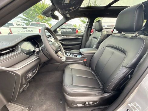 New 2025 Jeep Grand Cherokee L Limited w/ Black Appearance Package image 14