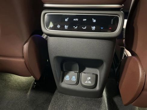 Used 2025 Genesis GV80 3.5T Prestige image 36