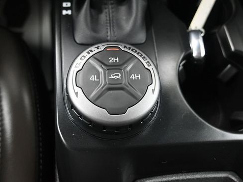 Used 2025 Ford Bronco Outer Banks image 24