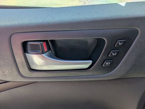 Used 2019 Toyota Highlander Limited AWD/4WD image 10