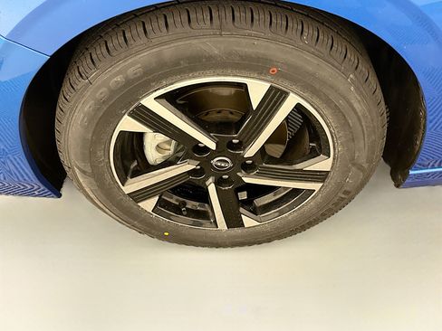 Used 2025 Nissan Sentra SV image 11