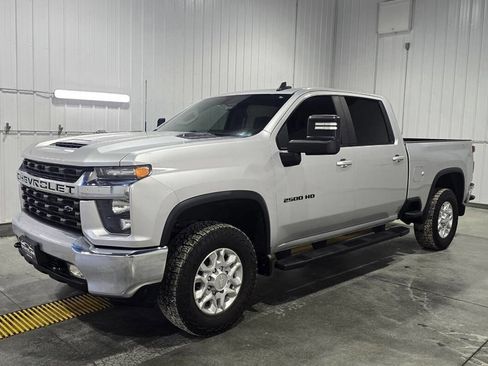Used 2020 Chevrolet Silverado 2500 LT w/ Convenience Package image 2