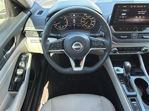Used 2023 Nissan Altima 2.5 SV w/ SV Premium Package image 20