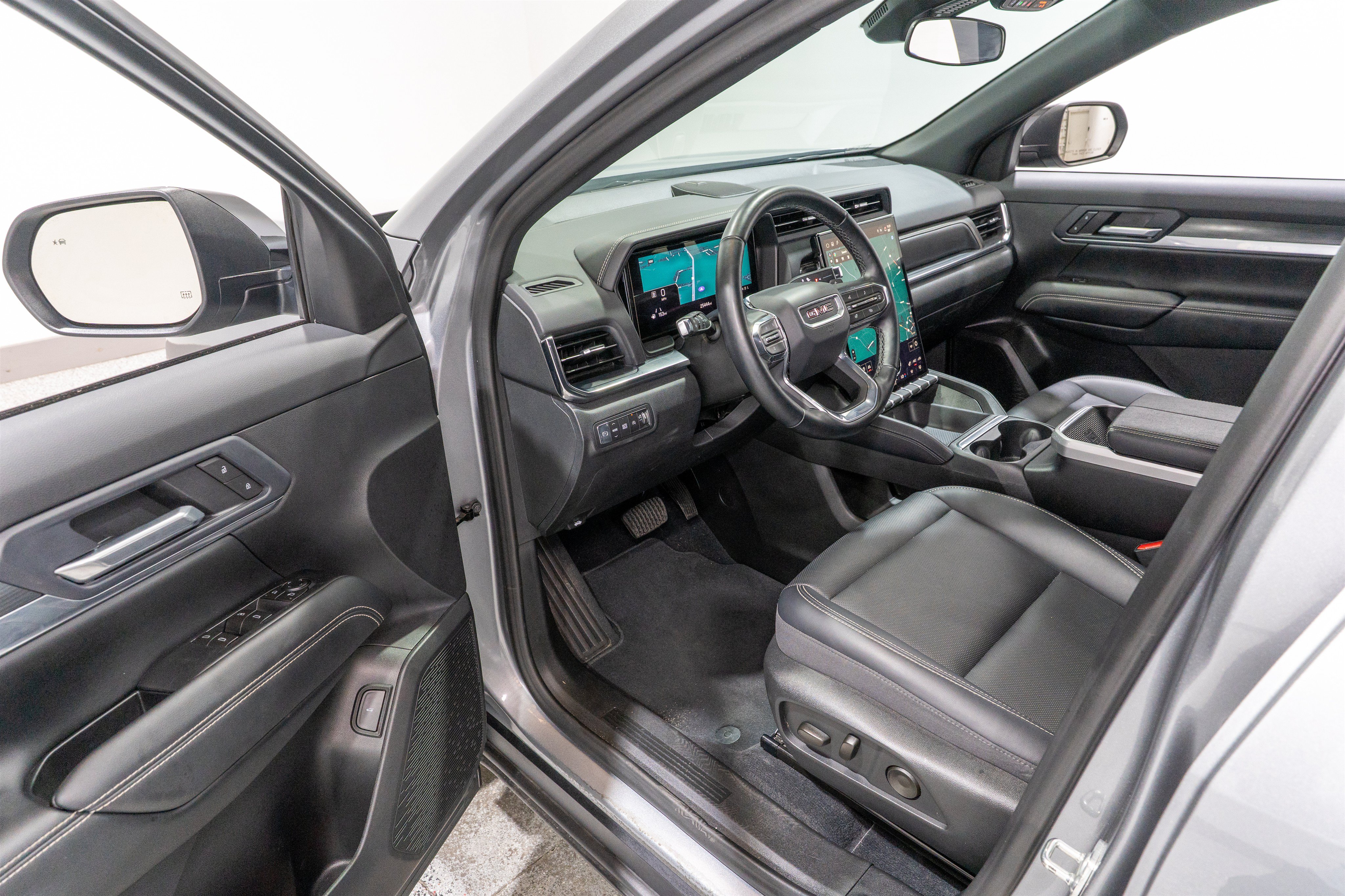 Used 2026 GMC Terrain Elevation w/ Elevation Premium Package FWD image 12