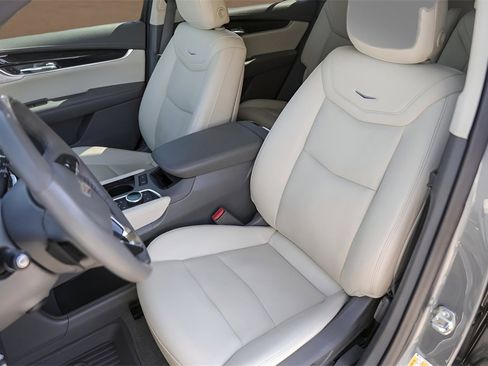 Used 2022 Cadillac XT6 Premium Luxury w/ Technology Package image 7