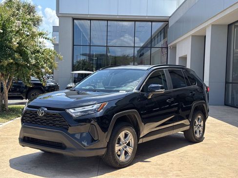 Used 2024 Toyota RAV4 XLE FWD image 7