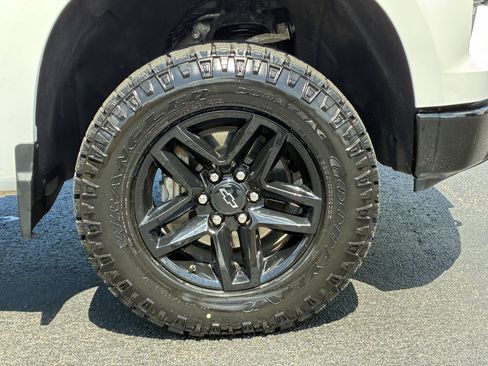 Used 2025 Chevrolet Silverado 1500 Custom Trail Boss AWD/4WD image 6