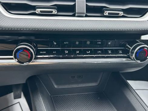 New 2026 Chevrolet Equinox LT w/ Convenience Package II image 24