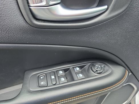Used 2020 Jeep Compass Latitude w/ Cold Weather Group AWD/4WD image 14