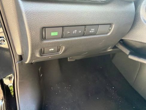 Used 2025 Nissan Sentra SV FWD image 15
