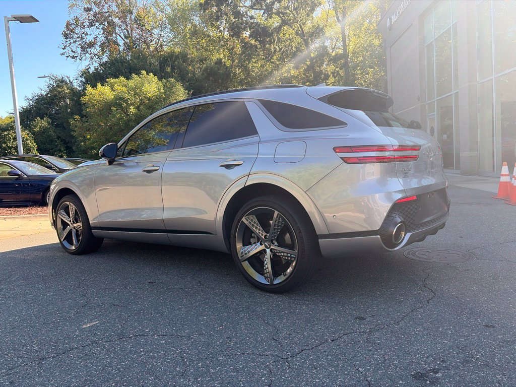 Used 2022 Genesis GV70 3.5T Sport w/ Sport Prestige Package AWD/4WD image 3