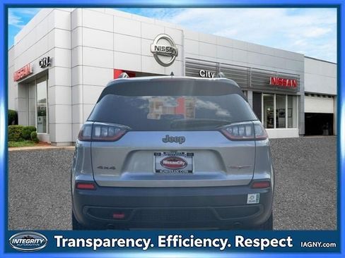 Used 2022 Jeep Cherokee Trailhawk w/ Comfort/Convenience Group AWD/4WD image 6