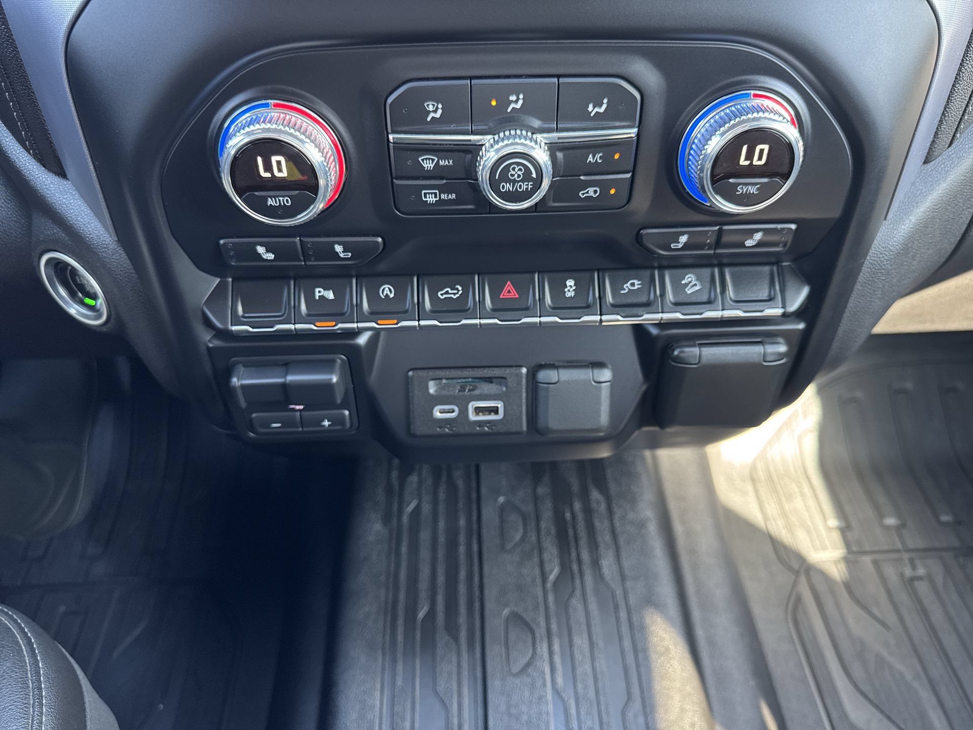 Certified 2019 GMC Sierra 1500 SLT w/ Driver Alert Package I AWD/4WD image 18