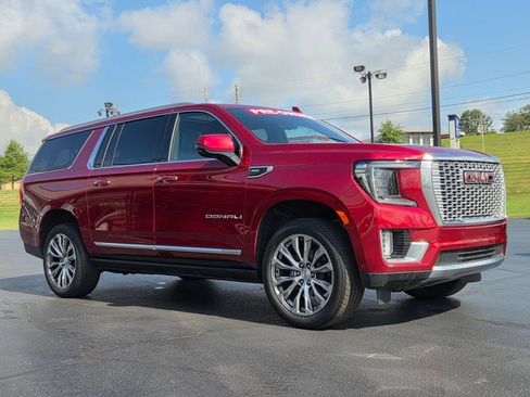 Used 2023 GMC Yukon XL Denali w/ Denali Reserve Package AWD/4WD image 4