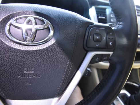 Used 2017 Toyota Highlander XLE image 15