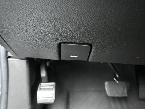 Used 2021 Chevrolet Colorado Z71 w/ Safety Package AWD/4WD image 28
