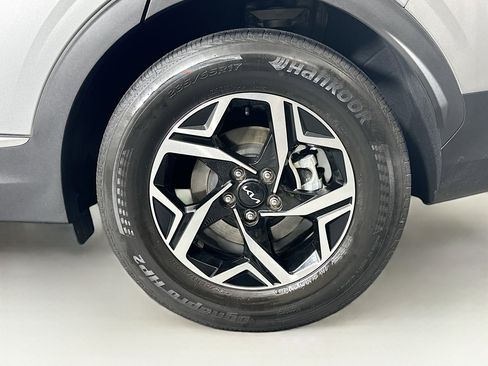 Used 2024 Kia Sportage LX image 11