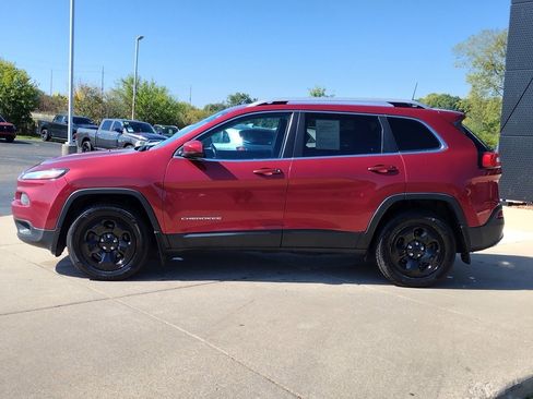 Used 2017 Jeep Cherokee Latitude w/ Cold Weather Group image 18