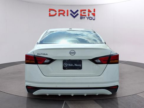 Used 2025 Nissan Altima 2.5 SV FWD image 4