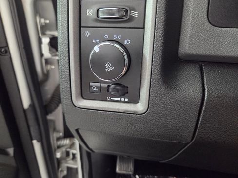 Used 2019 RAM 1500 Express RWD image 20