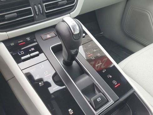 Used 2023 Porsche Macan AWD/4WD image 29