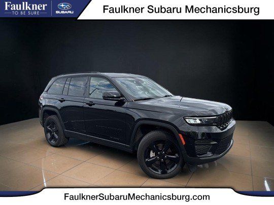 Used 2023 Jeep Grand Cherokee Altitude AWD/4WD image 1