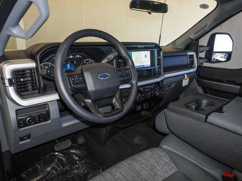 New 2026 Ford F250 XLT w/ FX4 Off-Road Package AWD/4WD image 23