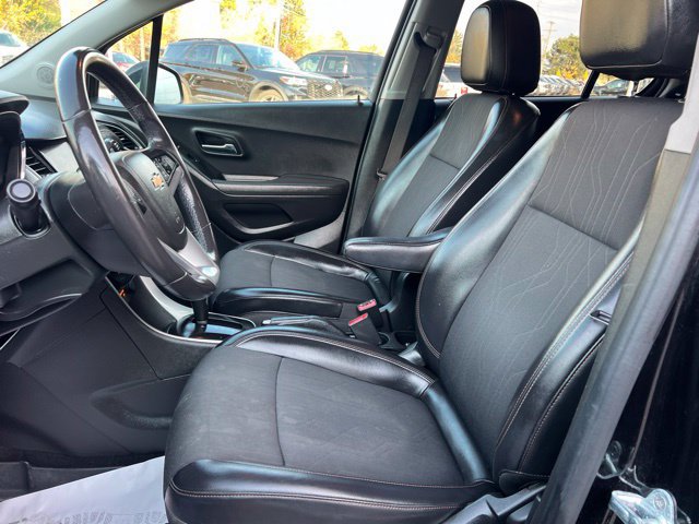 Used 2020 Chevrolet Trax LT w/ LT Convenience Package FWD image 19