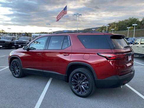 Used 2023 Chevrolet Traverse RS image 3