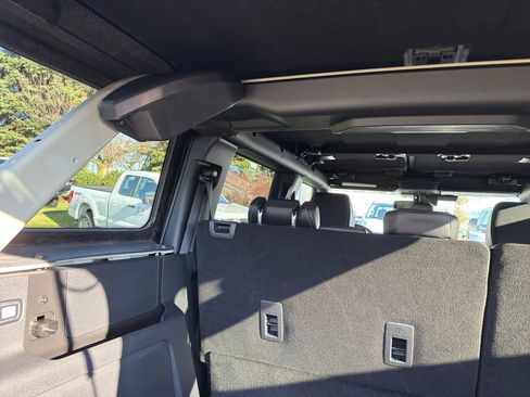 New 2025 Ford Bronco Outer Banks image 9