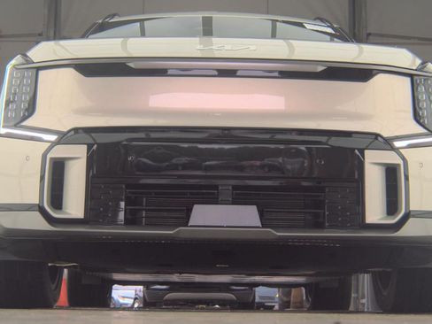 Certified 2024 Kia EV9 GT-Line AWD/4WD image 2